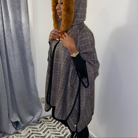 Stylish Red Shawl - Picture 15 of 15